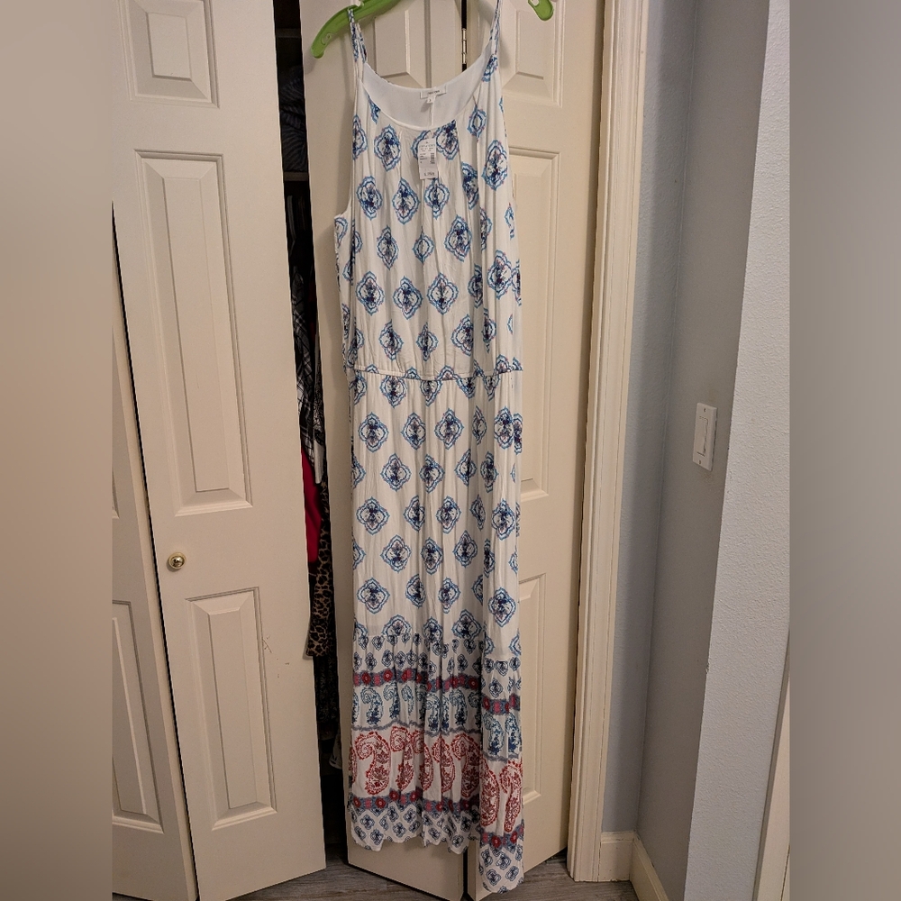Elegant Blue and Red Patterned Maxi Dress
